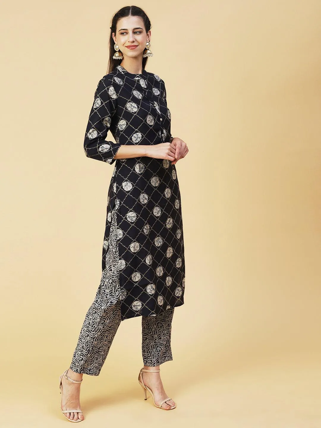 Abstract Barfi Printed Kurta With Abstract Printed Pants - Navy Blue