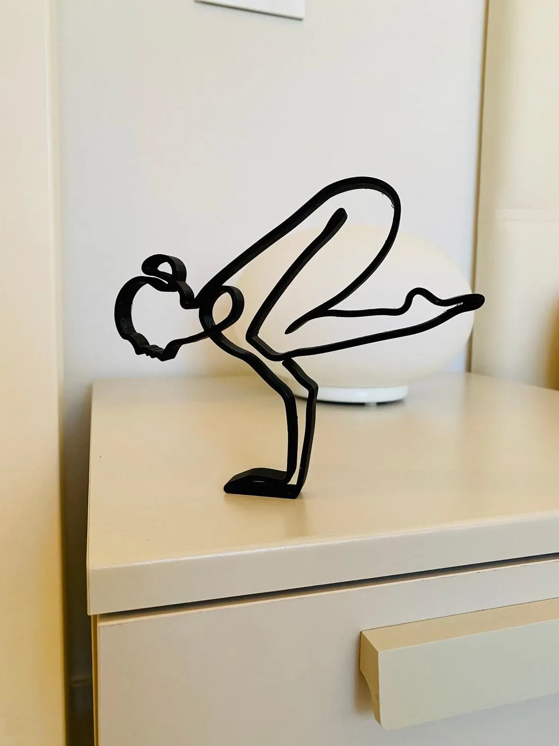 EROTNGO Yoga Crow Pose: Bakasana Tabletop Figure - Minimalist Art Sculpture for Shelf Decor, Home Present, Birthday Gift