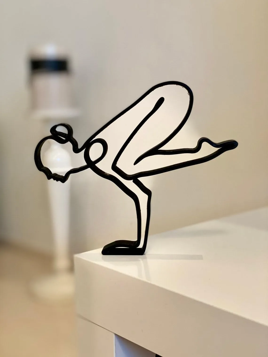 EROTNGO Yoga Crow Pose: Bakasana Tabletop Figure - Minimalist Art Sculpture for Shelf Decor, Home Present, Birthday Gift