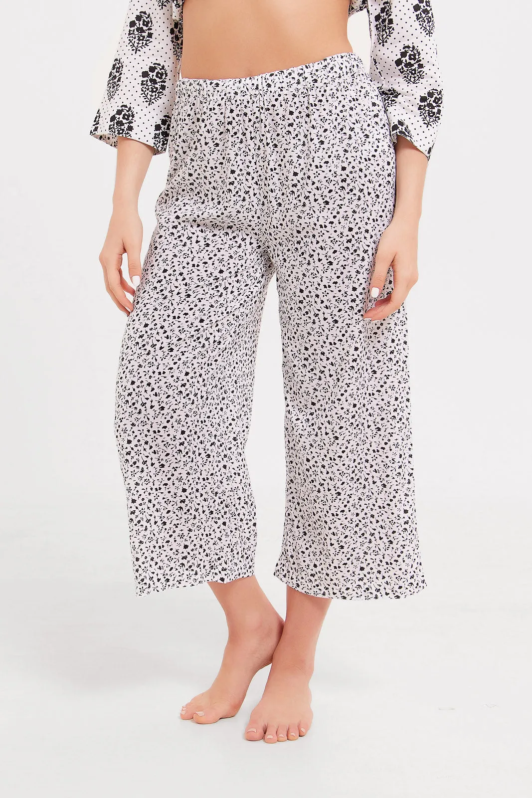 Women White Printed Pyjama Set (2 Piece)